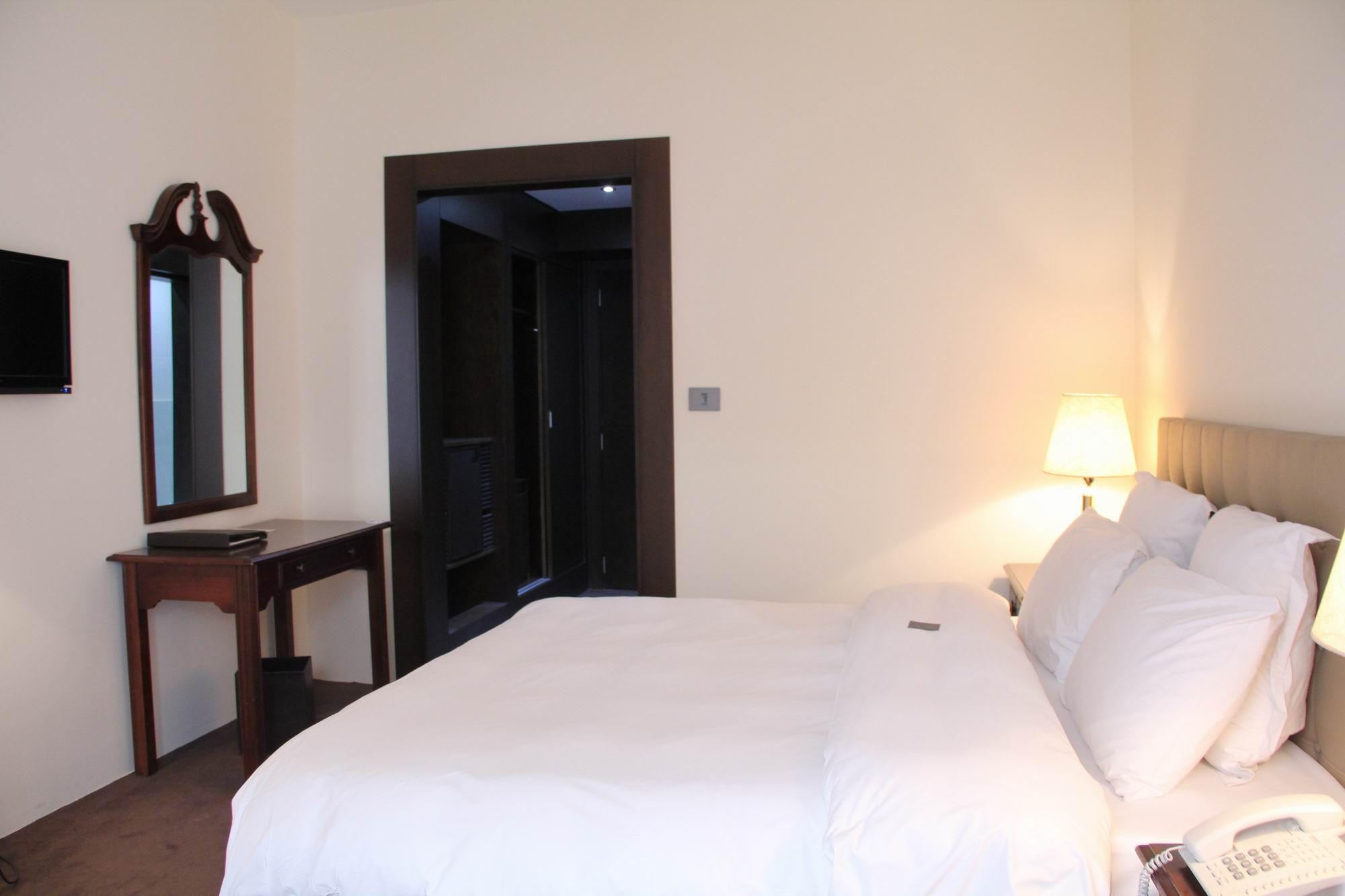 Napoleon Hotel Beirut Eksteriør billede
